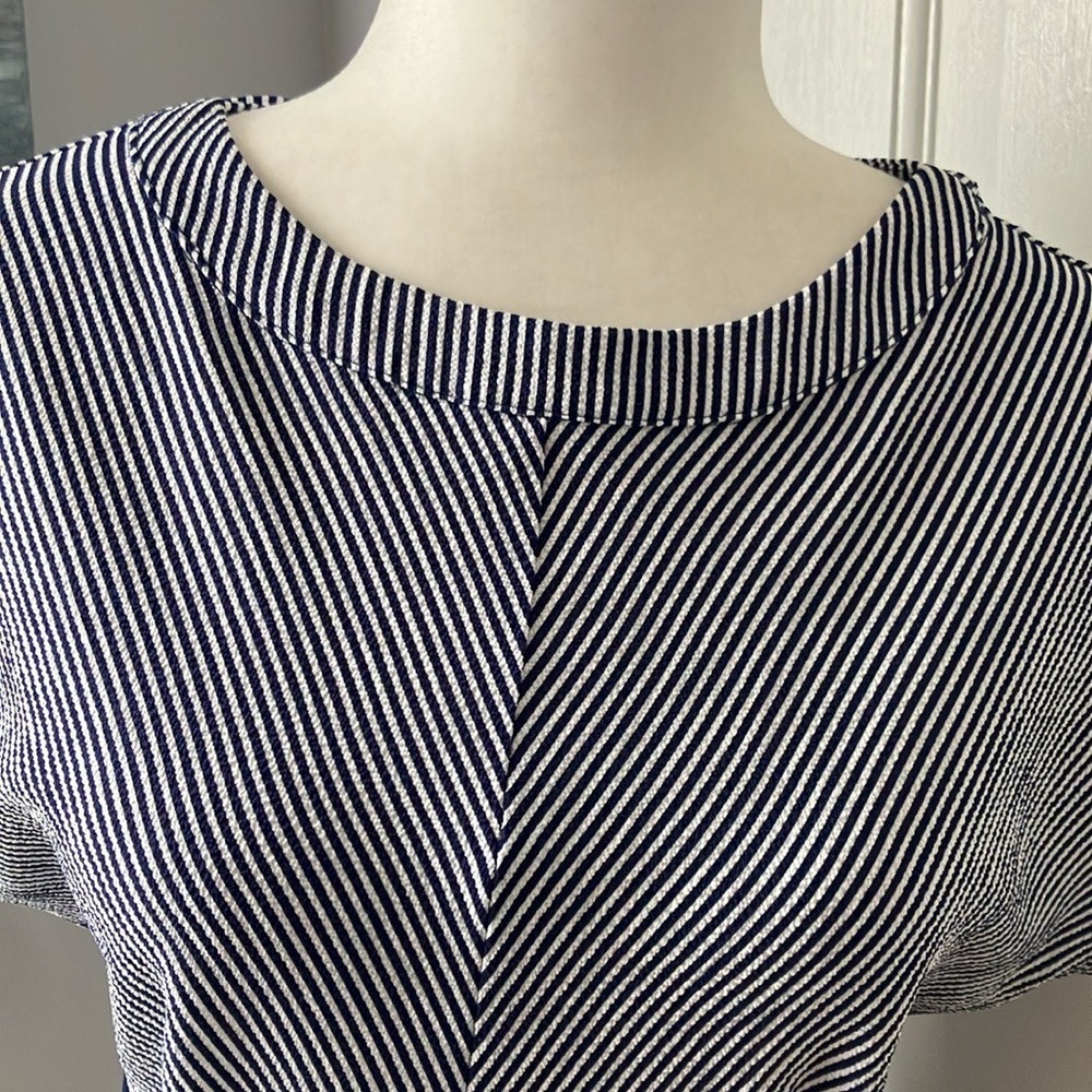 Flattering fitted blue and white peplum blouse top M EUC - Picture 3 of 14